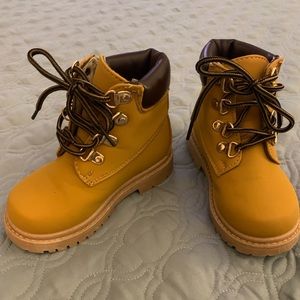 Toddler work boots - Size 8 like new